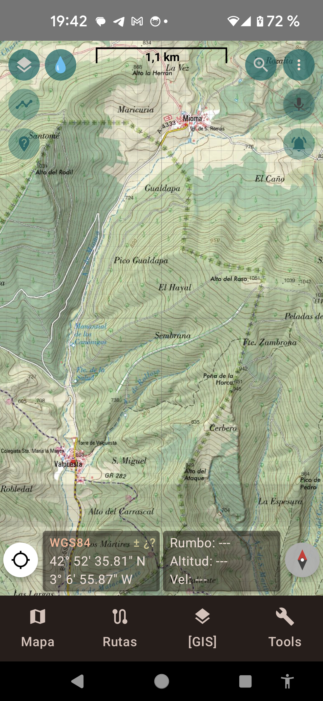 Captura de la app DasoMaps mostrando el mapa 25K del IGN con curvas de nivel, una ruta y el panel de coordenadas
